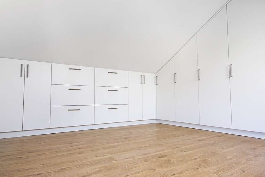 Einbauschrank in Dachschräge